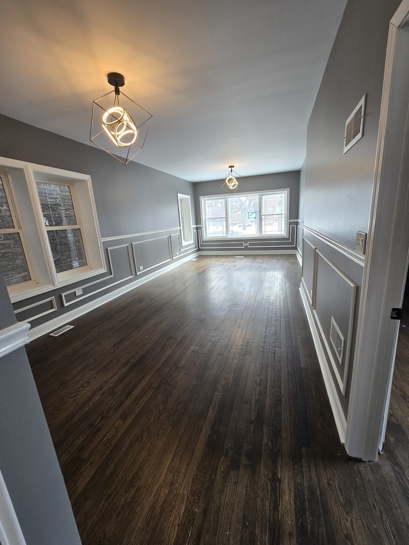 2040 W Garfield Boulevard Property Photo 16