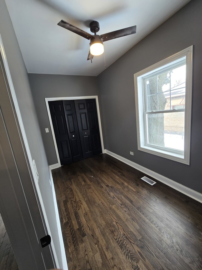 2040 W Garfield Boulevard Property Photo 18
