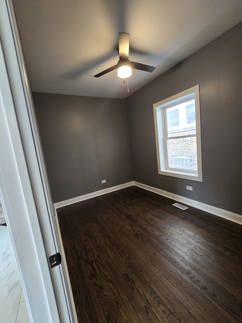 2040 W Garfield Boulevard Property Photo 20