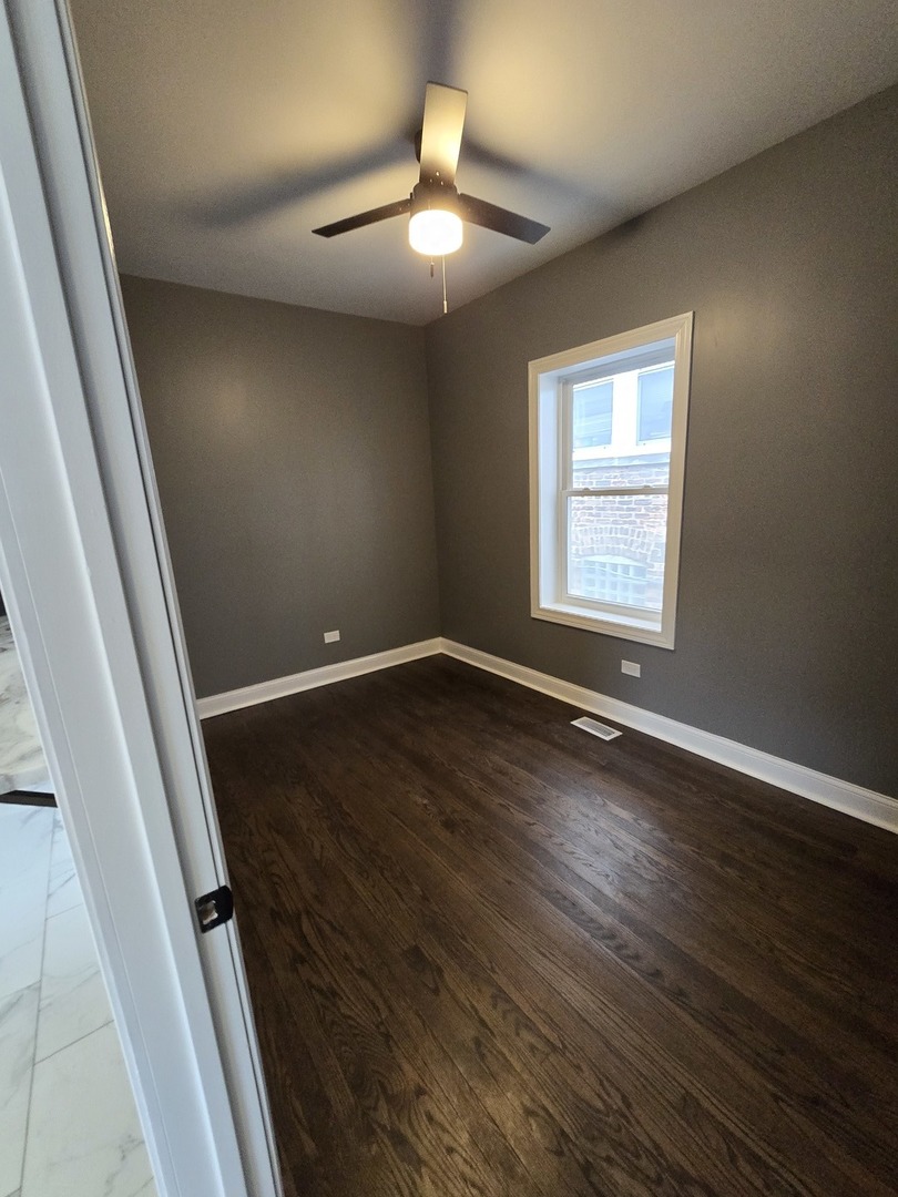 2040 W Garfield Boulevard Property Photo 23