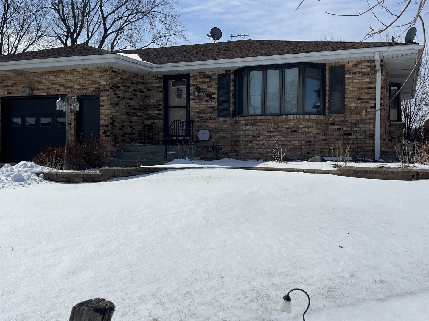 906b Carlisle Drive Property Photo