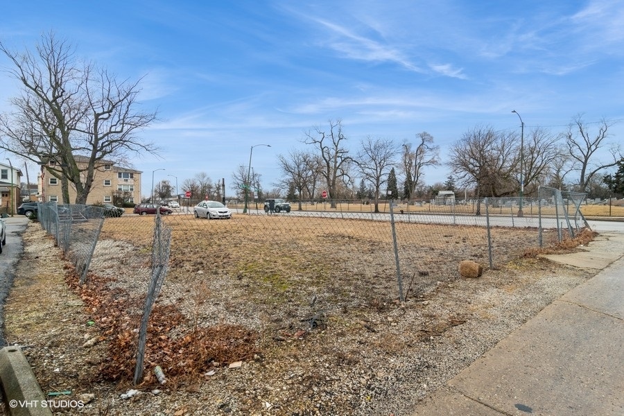6519 W Addison Street Property Photo