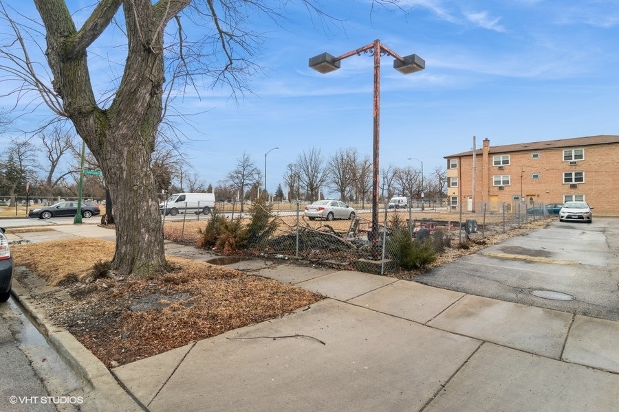 6519 W Addison Street Property Photo 10