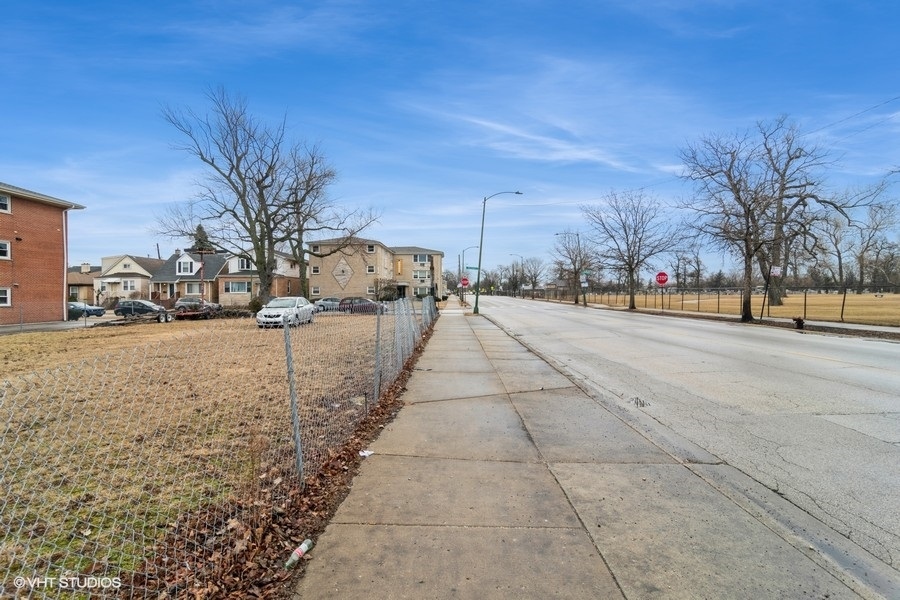 6519 W Addison Street Property Photo 11