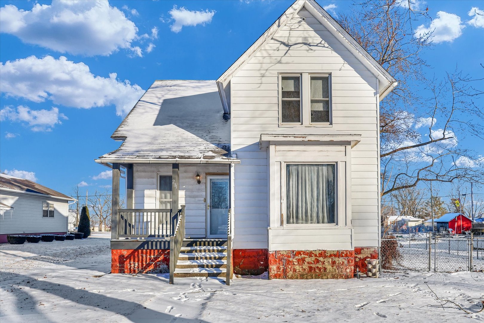 211 N Poplar Street Property Photo