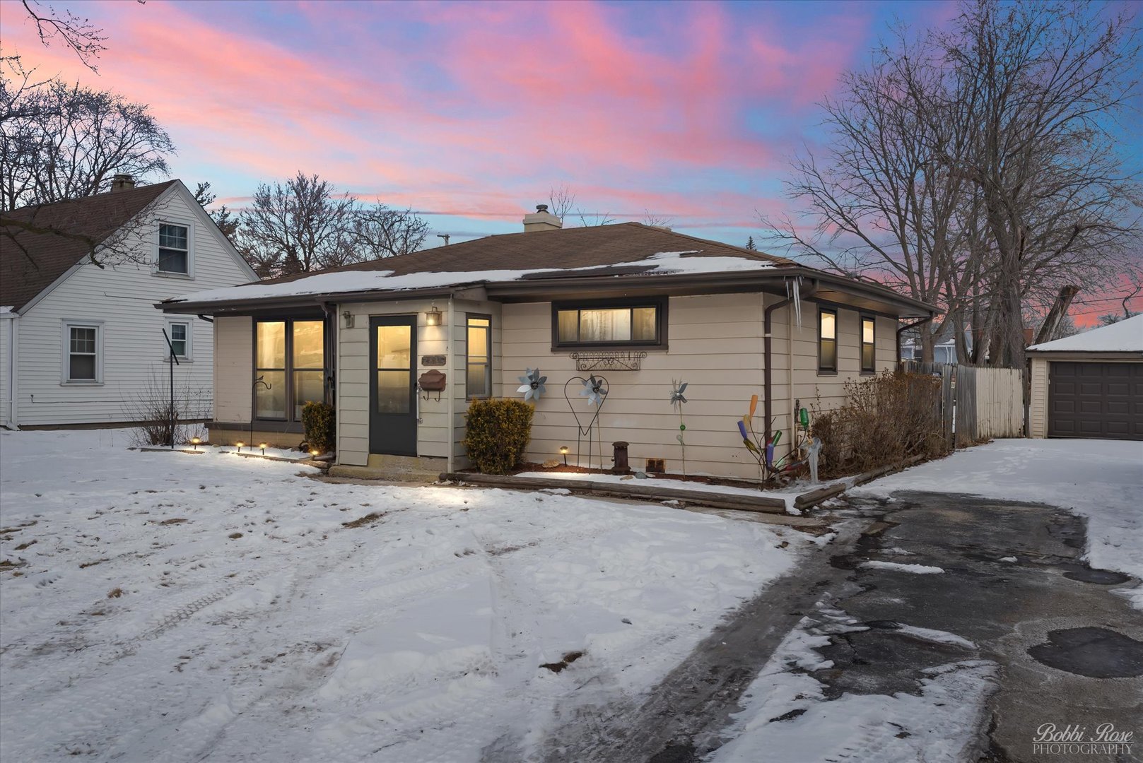 2835 Rhodes Avenue Property Photo