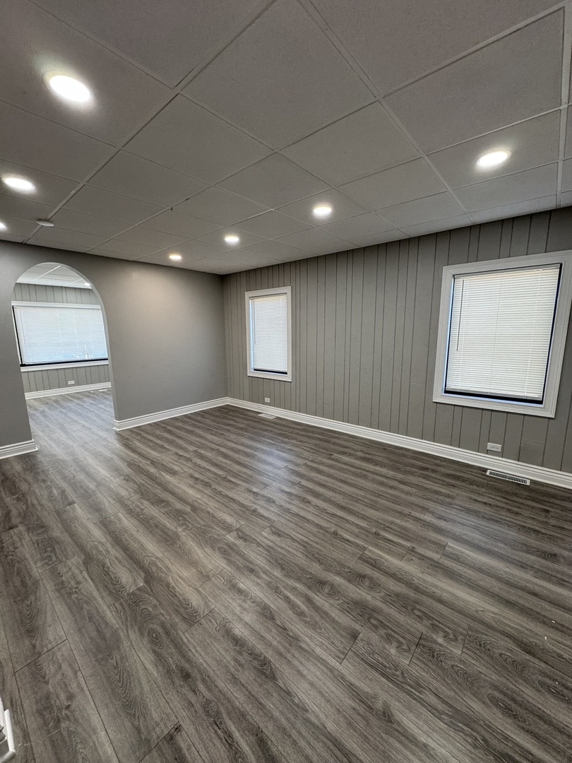 505 S La Grange Road Property Photo 4