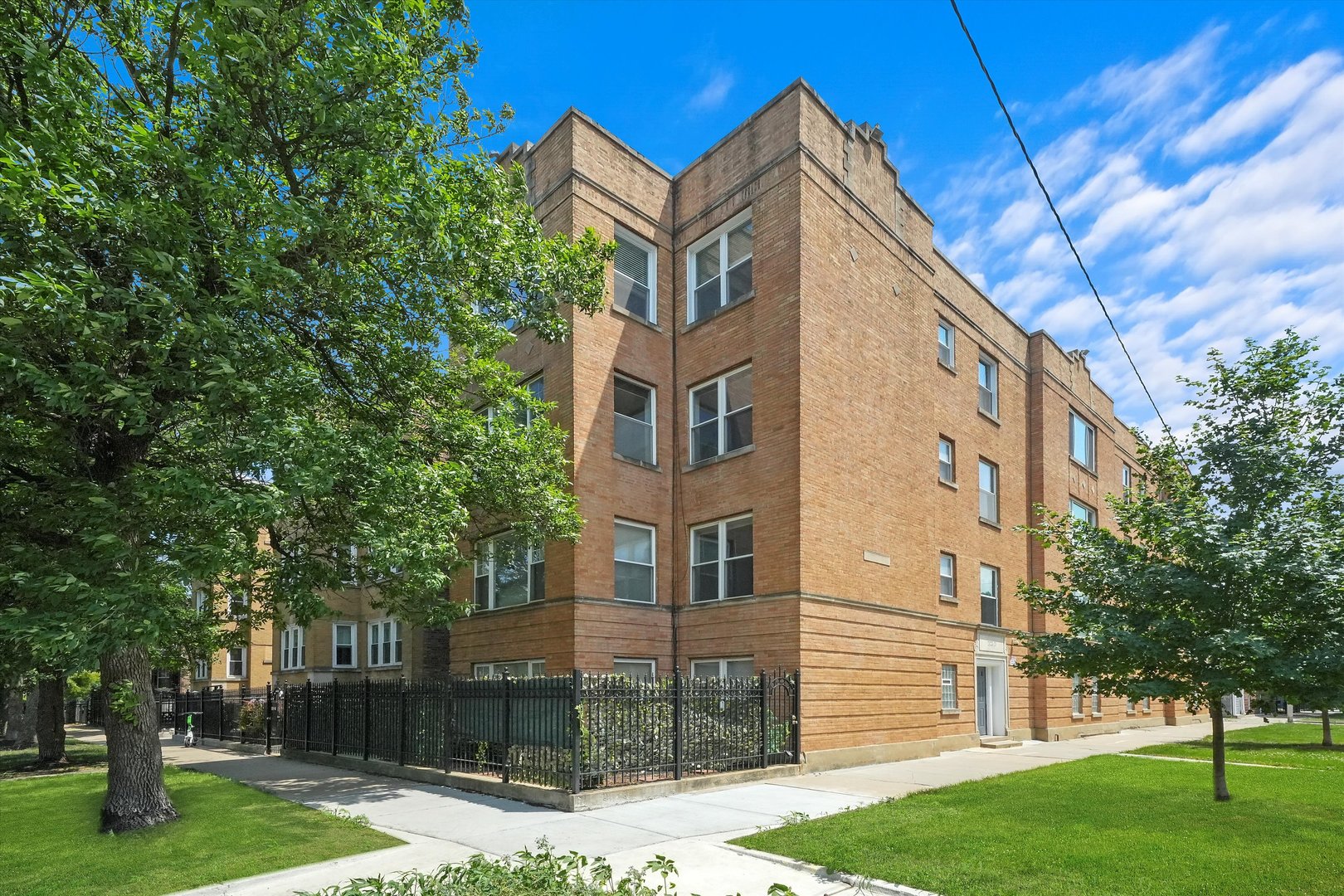 2123 N Saint Louis Avenue 2 Property Photo