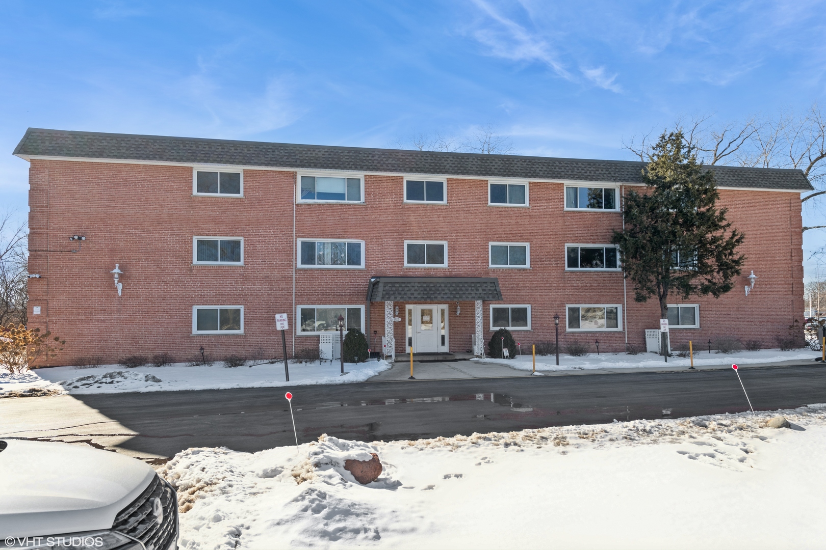 Deerview Condos Real Estate Listings Main Image