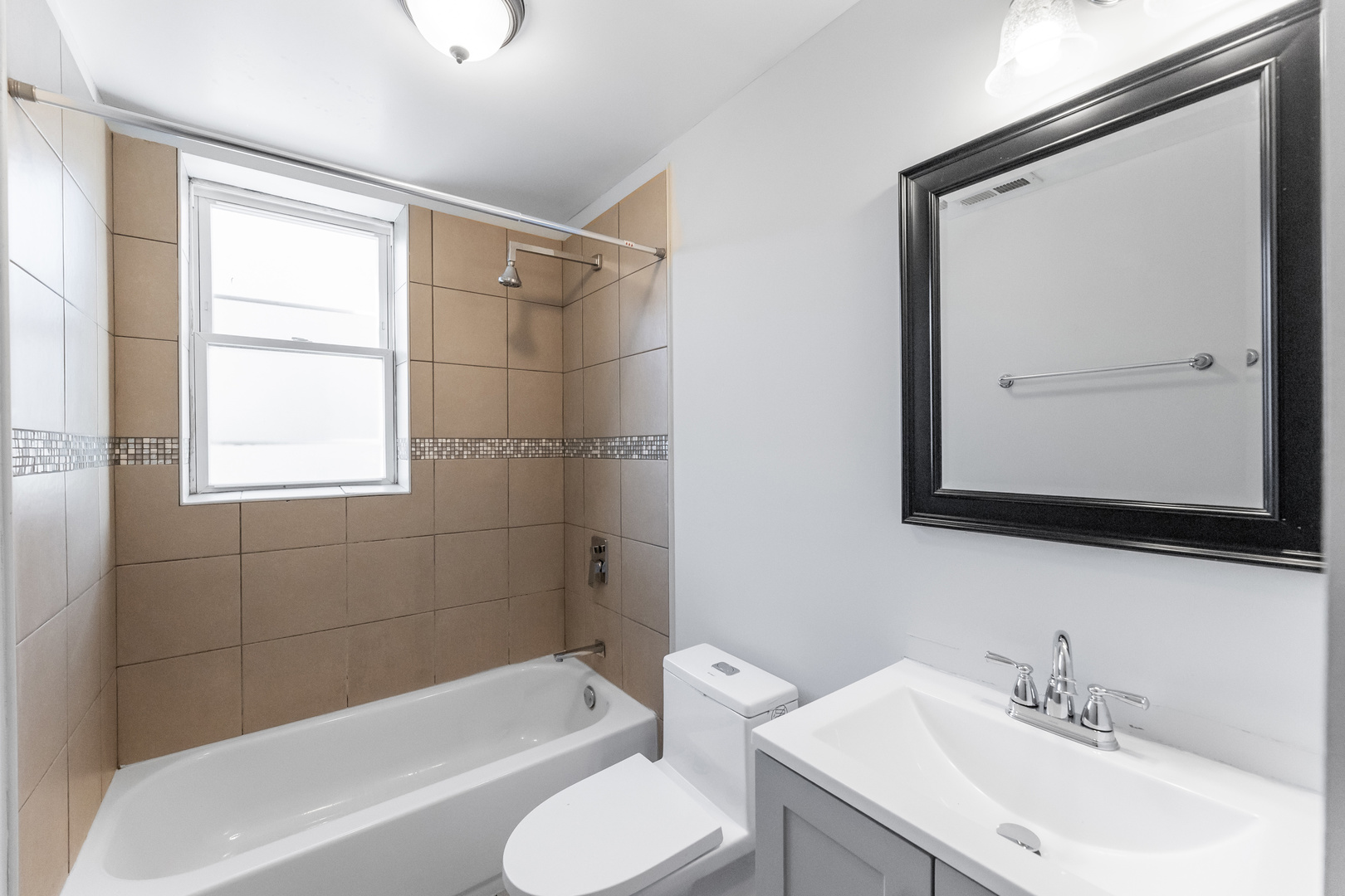 7626 S Drexel Street 2s Property Photo 7