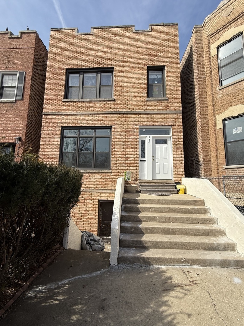 920 S Leavitt Street Property Photo 1