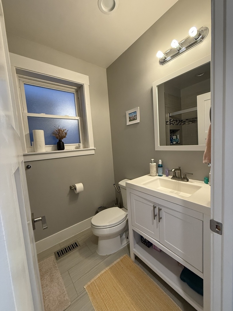 920 S Leavitt Street Property Photo 12