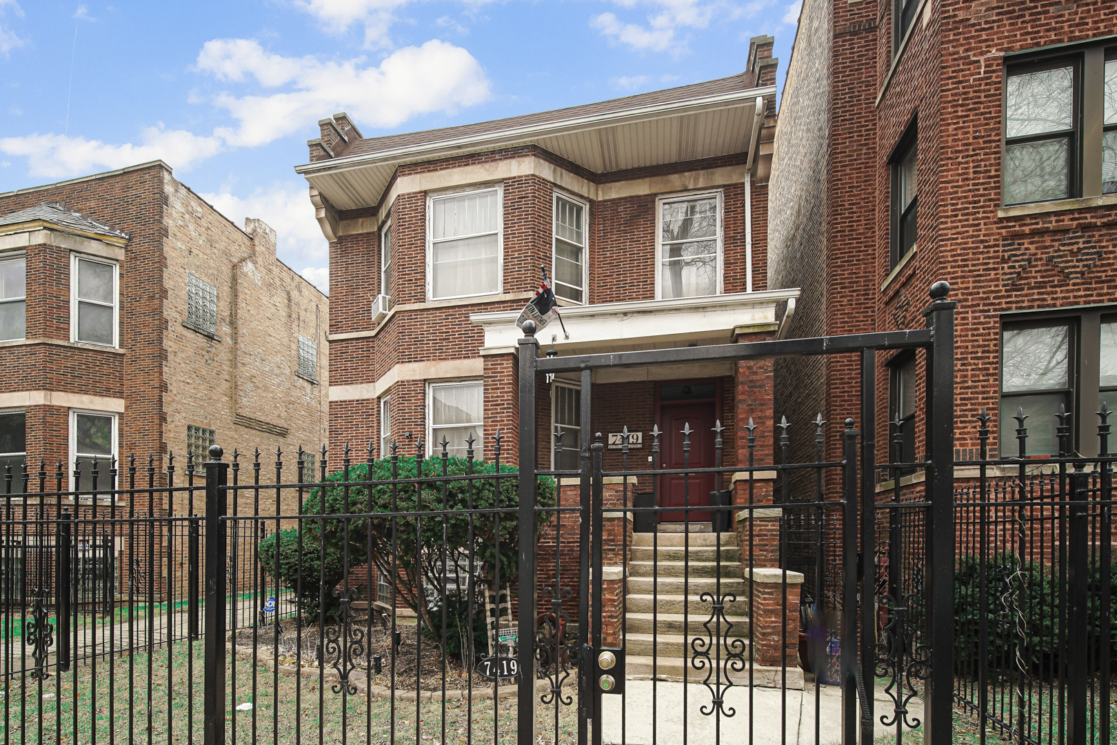 7419 S Coles Avenue Property Photo 1