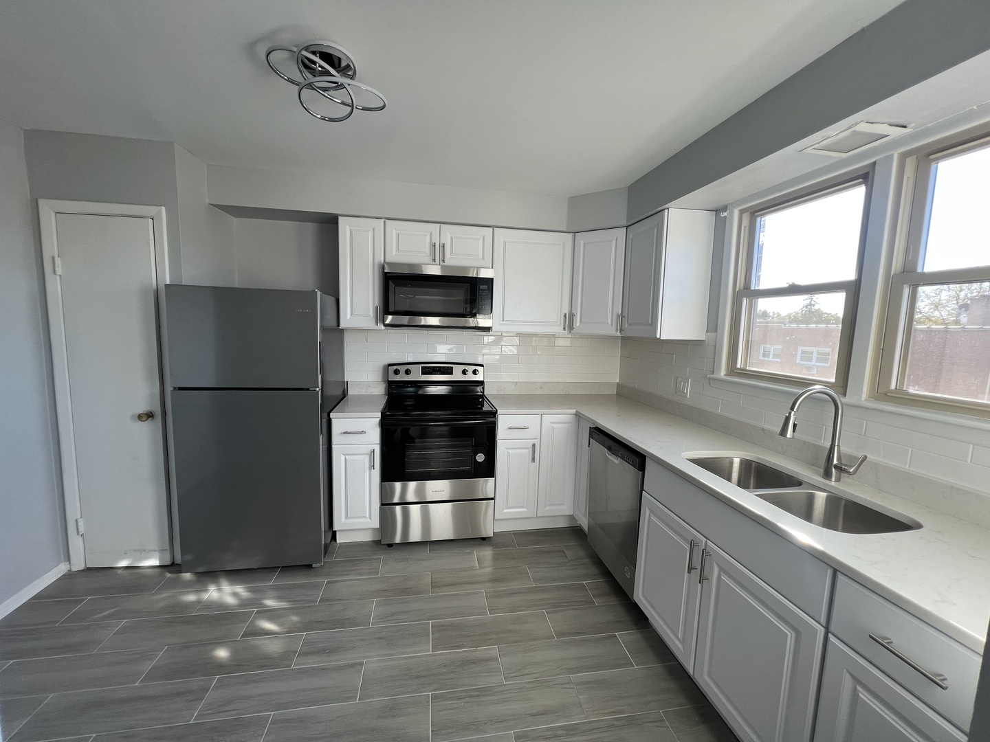 8644 Skokie Boulevard Property Photo 3