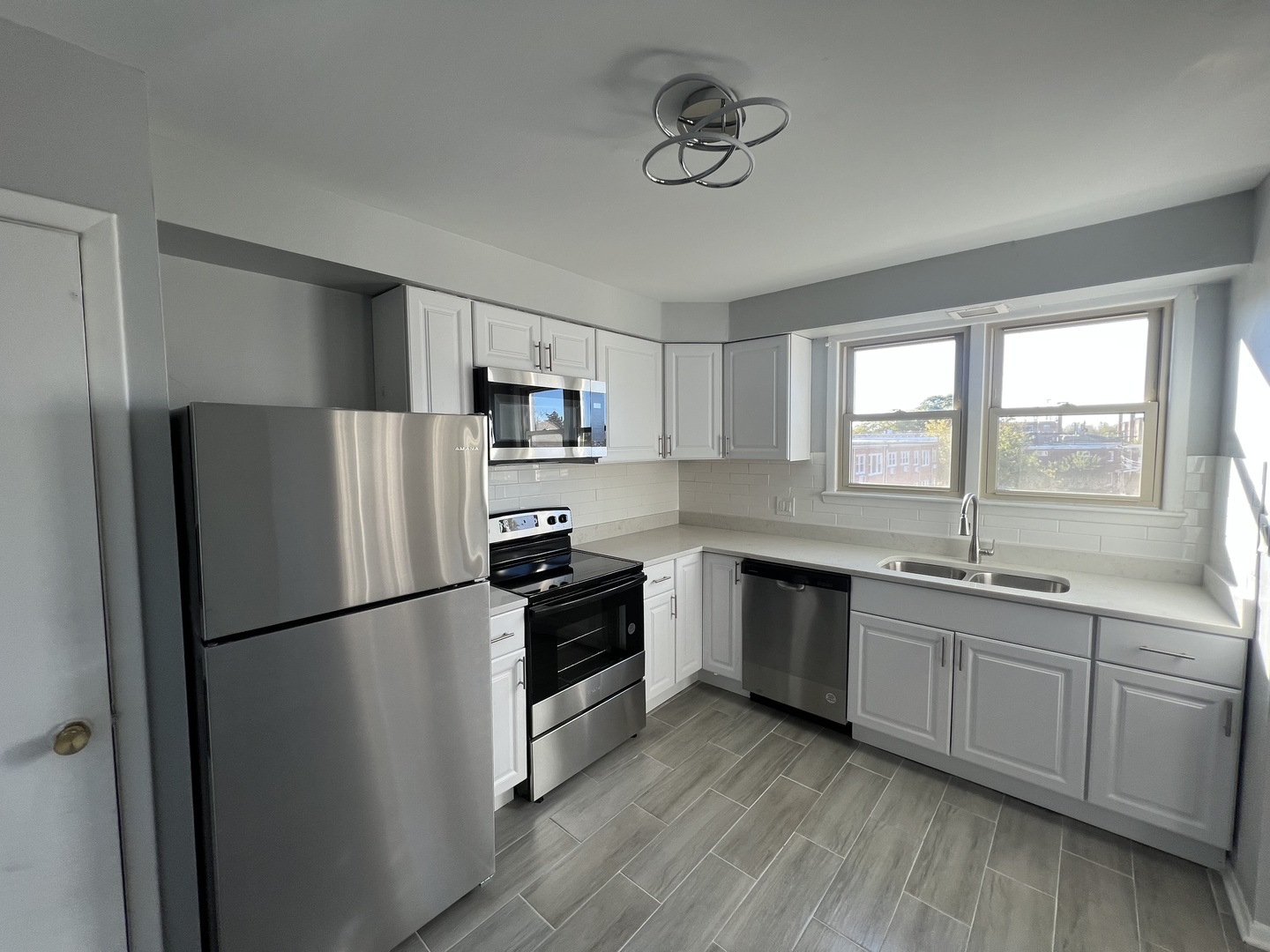 8644 Skokie Boulevard Property Photo 4