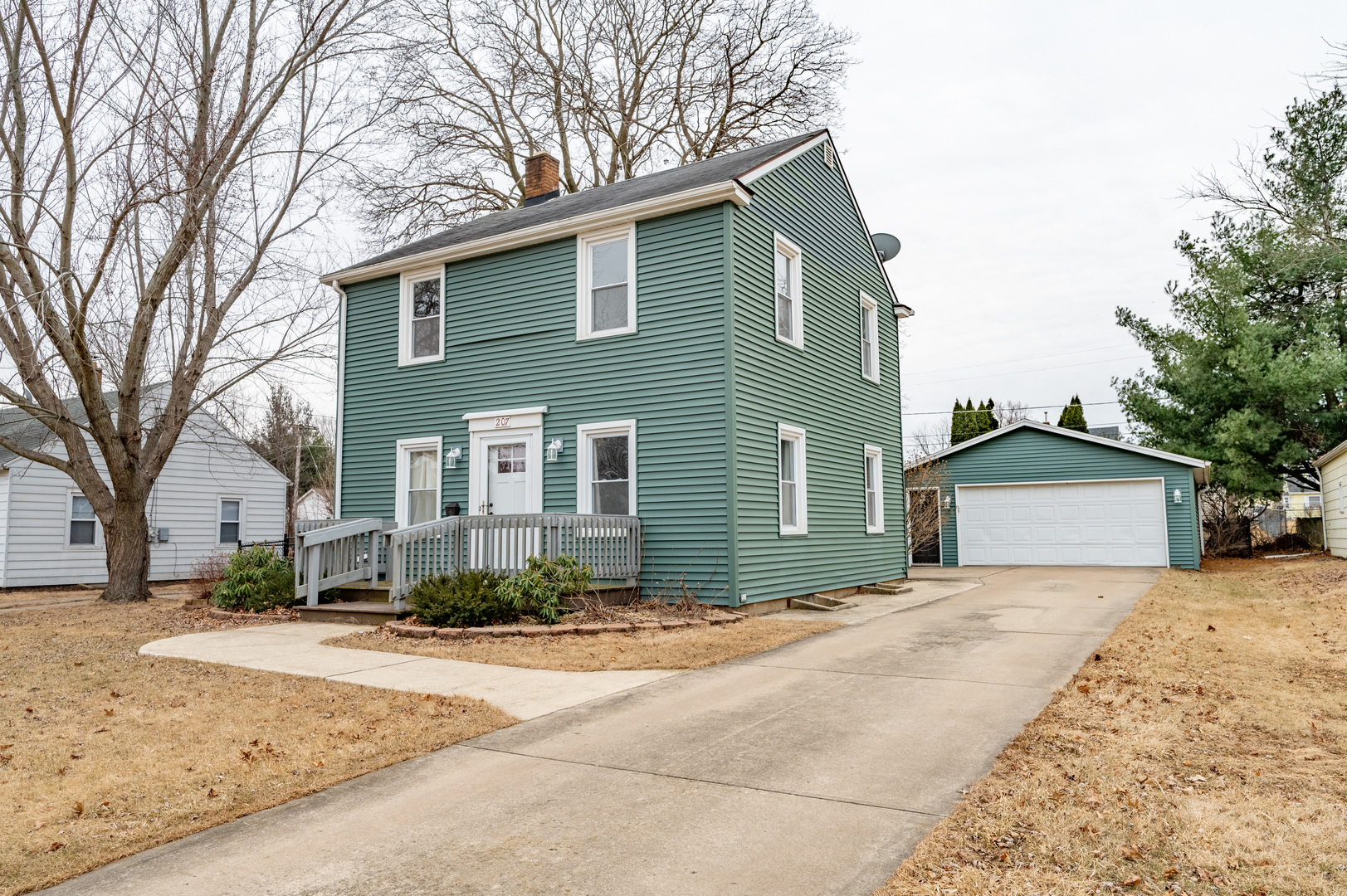207 Sunset Lane Property Photo