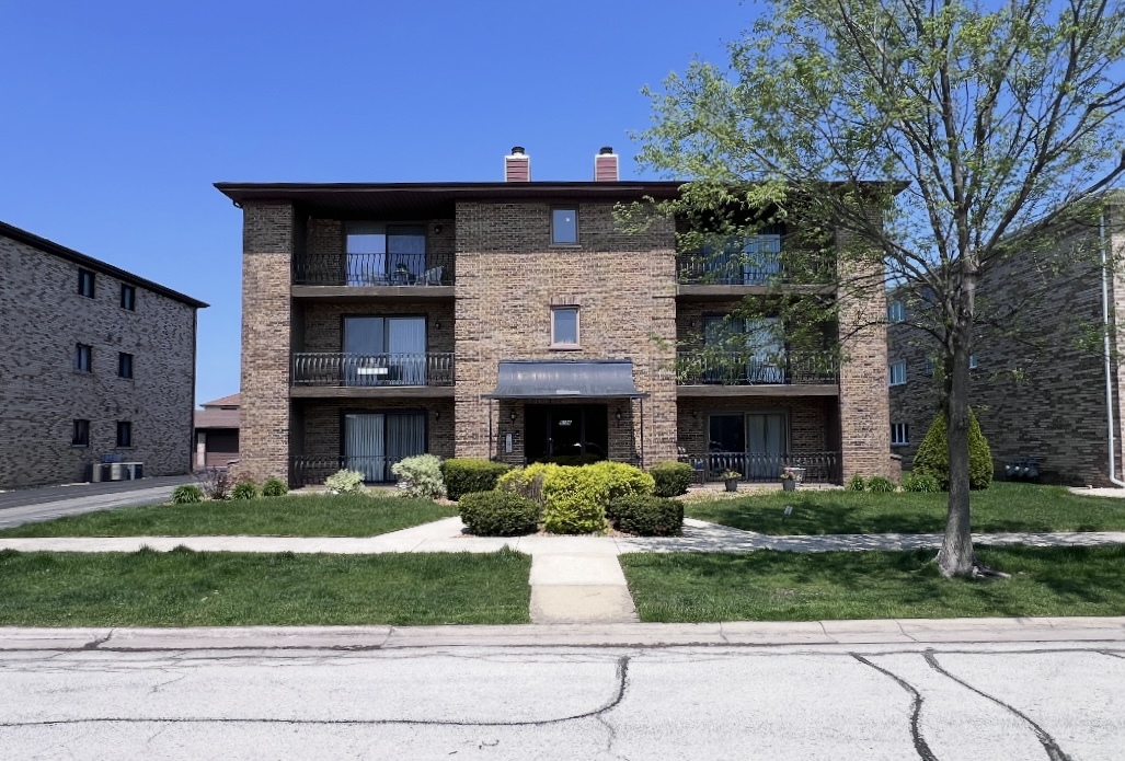 8136 168th Place 2w Property Photo
