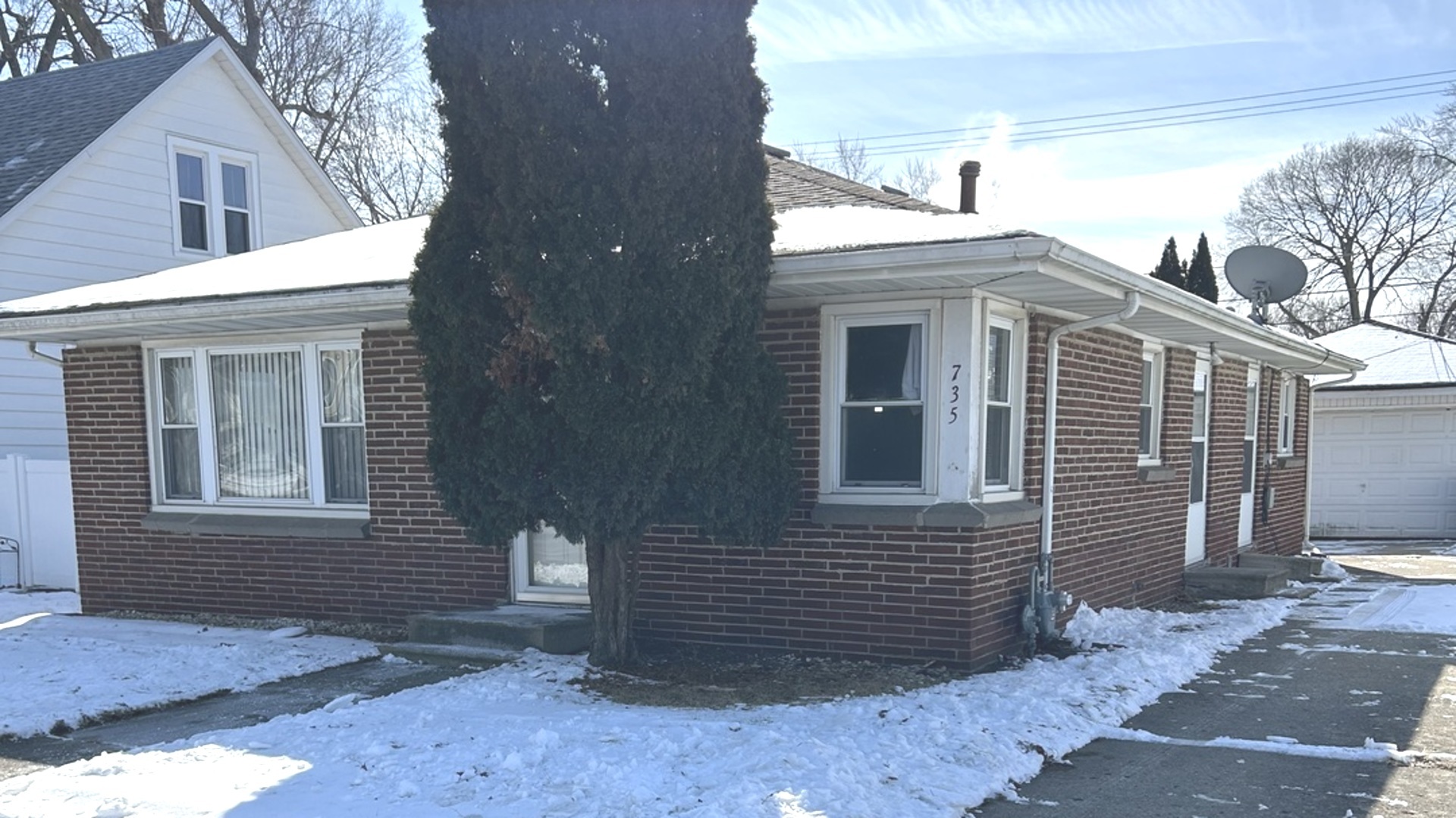 735 Armstrong Street Property Photo