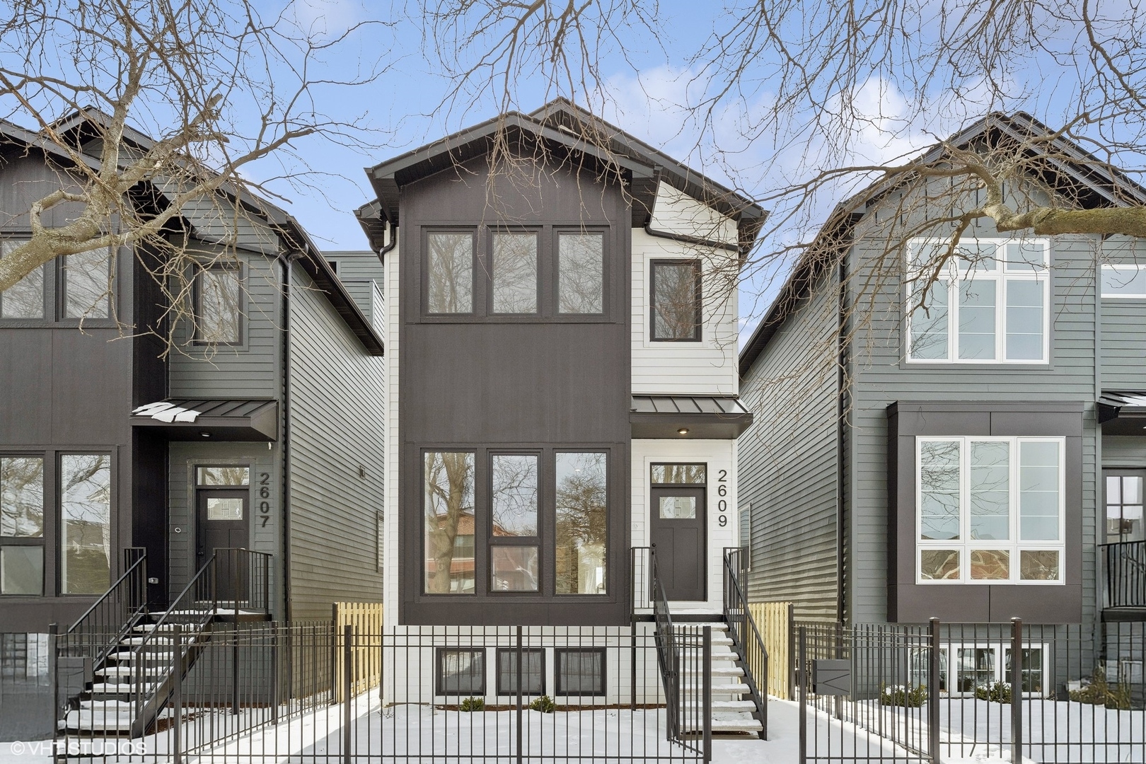 2609 W Carmen Avenue Property Photo