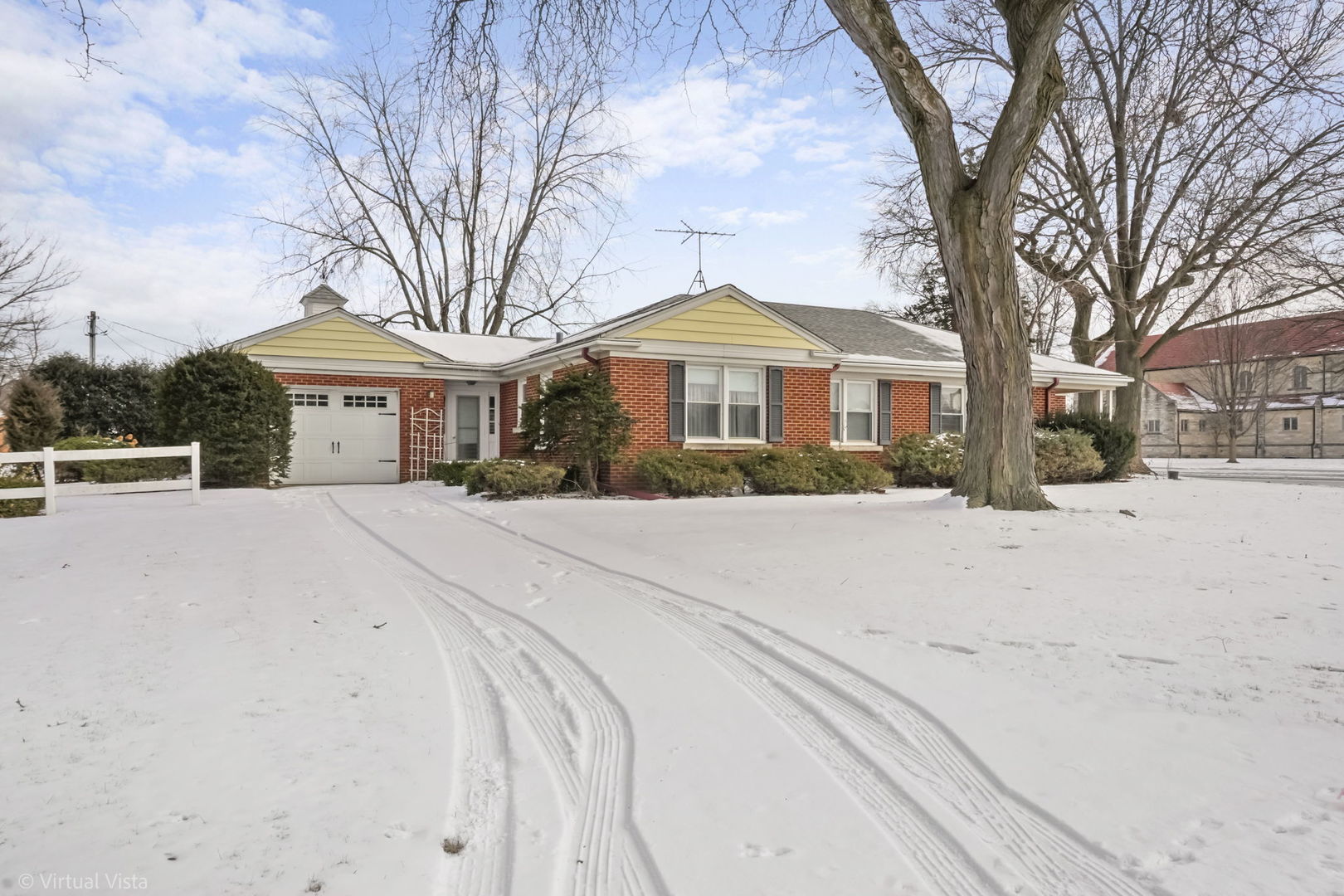 315 W Highland Drive Property Photo