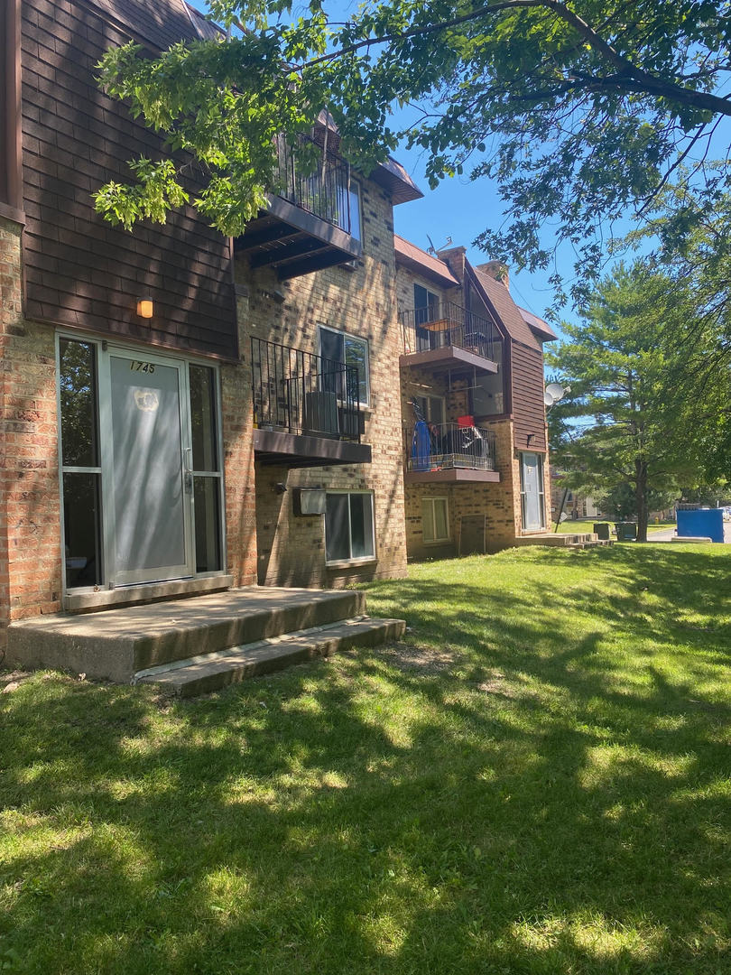 1743-45 Chariot Court Property Photo 4