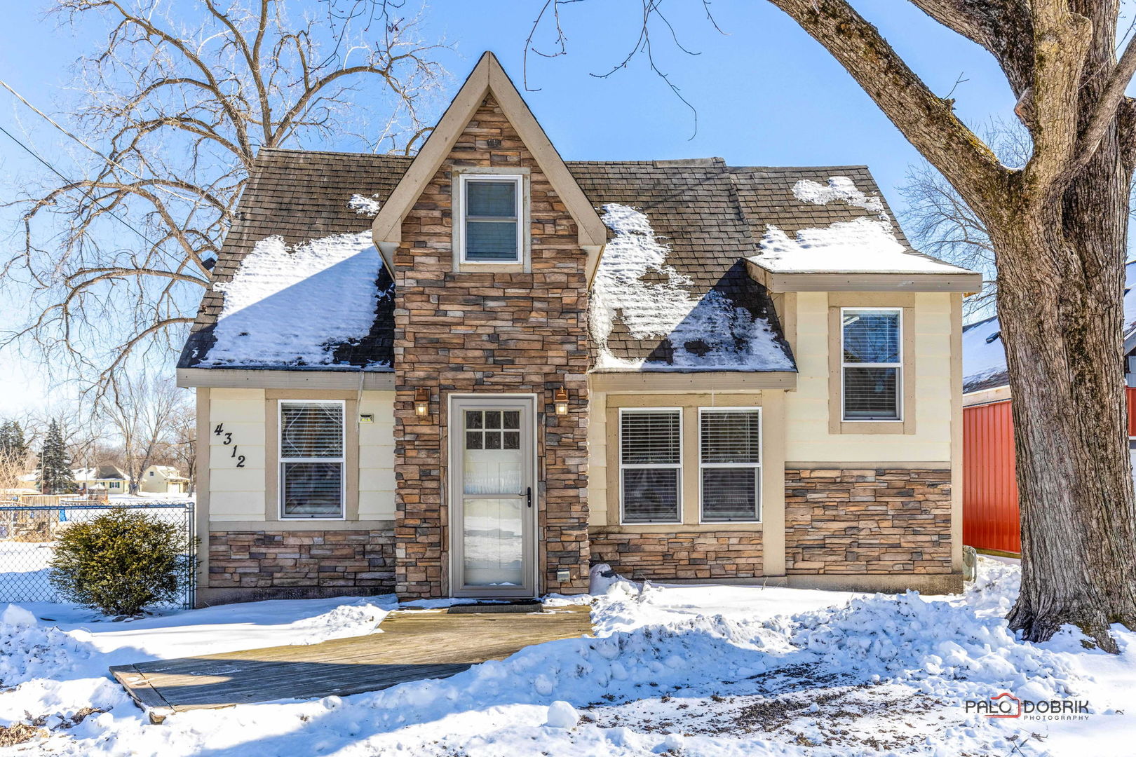 4312 Riverside Drive Property Photo