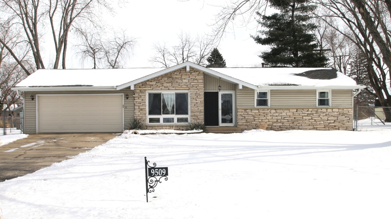 9509 Lawson Drive Property Photo