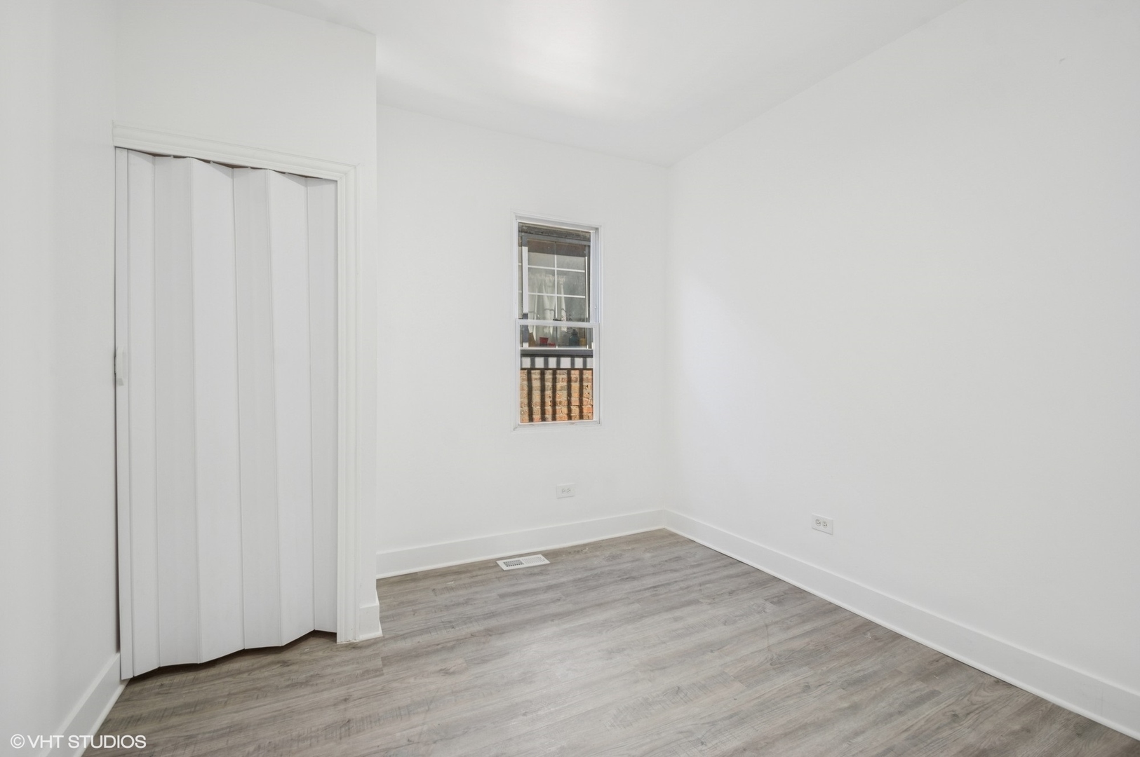 7049 S Damen Avenue Property Photo 8