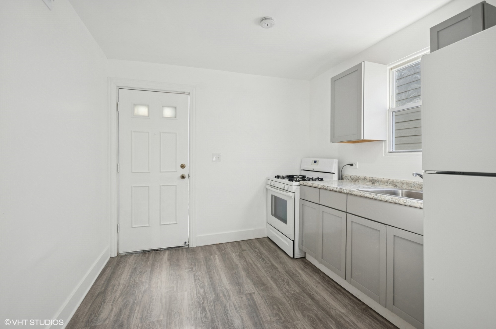7049 S Damen Avenue Property Photo 13