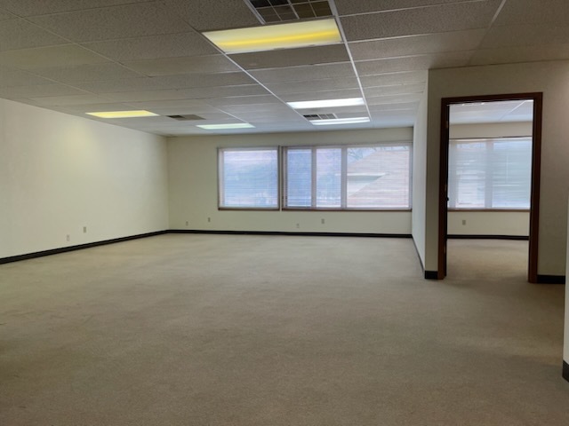 217 N Mclean Boulevard D Property Photo 3