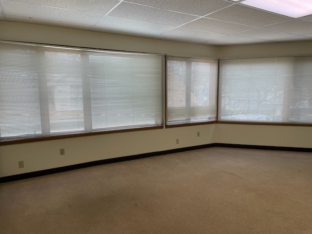 217 N Mclean Boulevard D Property Photo 4