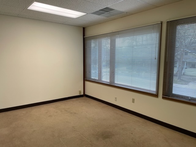 217 N Mclean Boulevard D Property Photo 5
