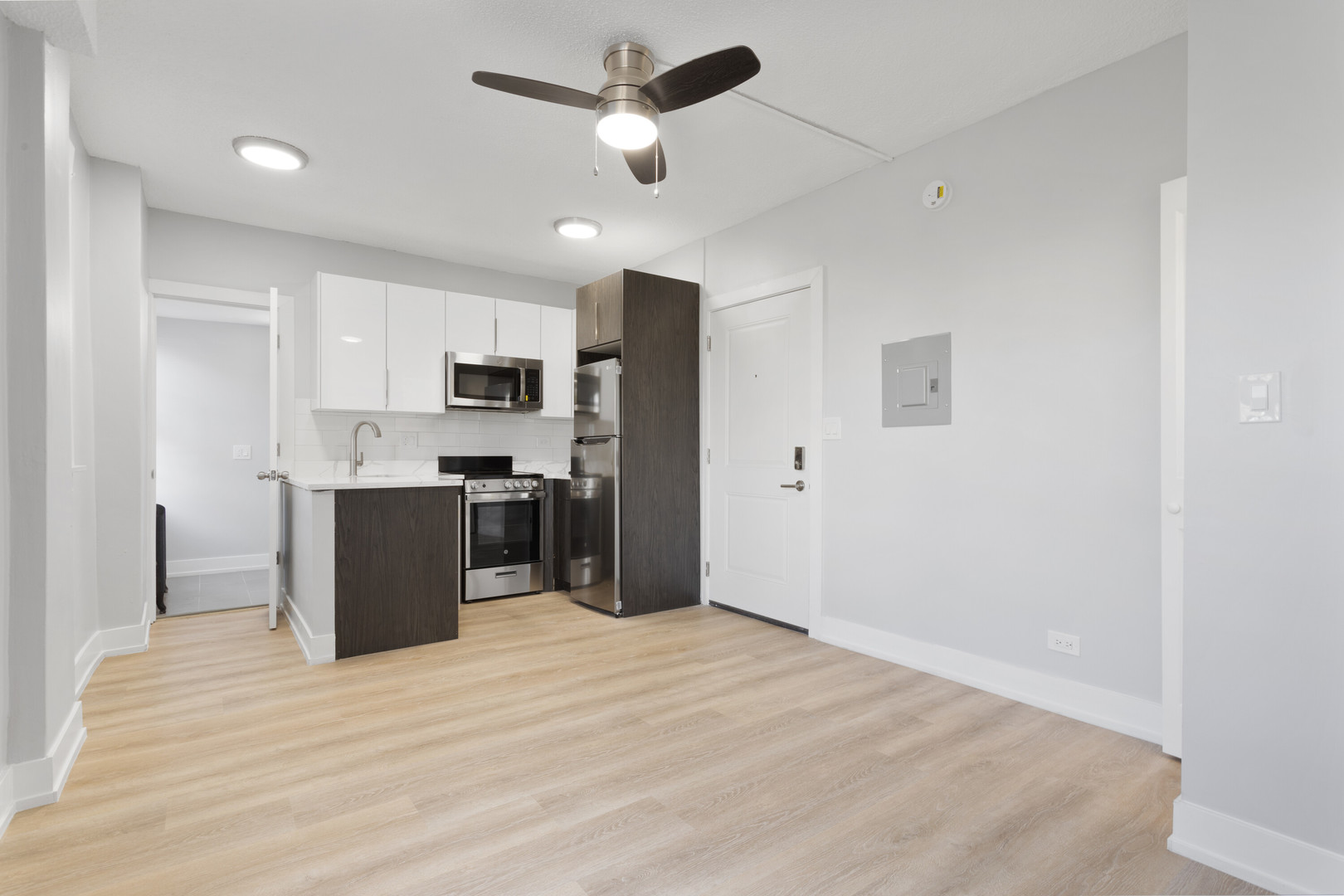 6026 N Winthrop Avenue 4b Property Photo 2