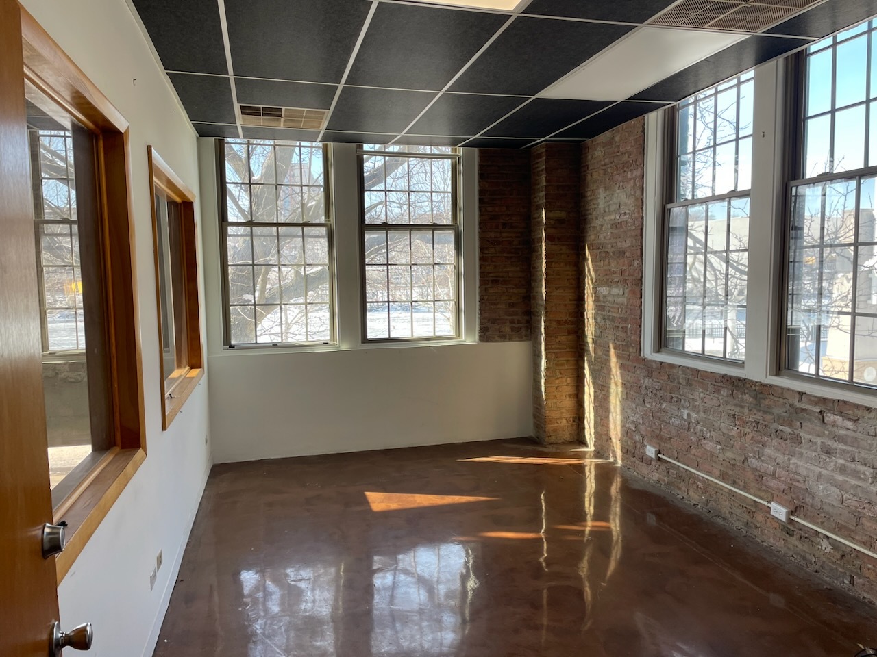 77 S Riverside Drive Property Photo 2