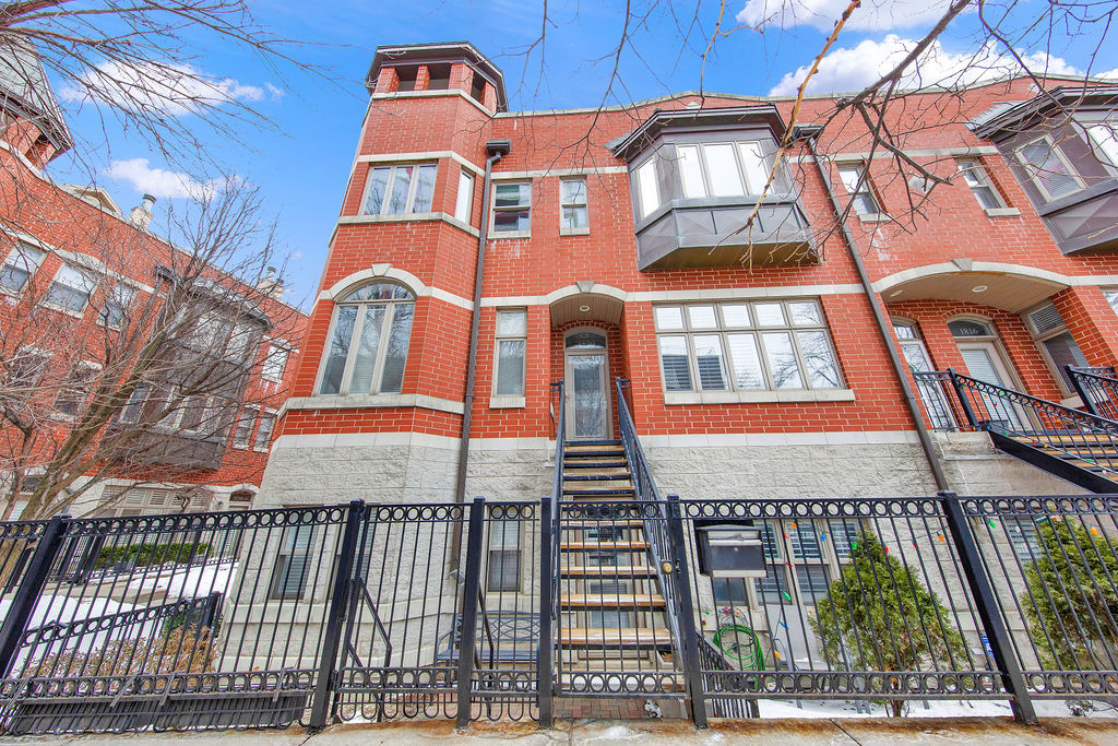 1820 S Calumet Ave Property Photo