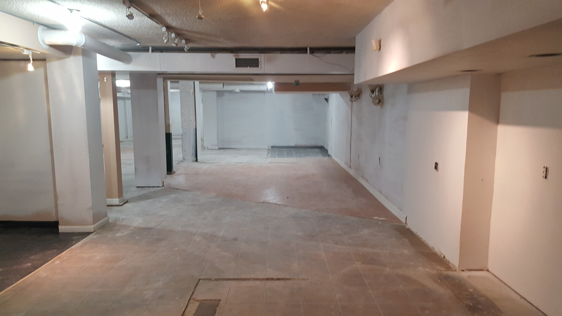 1153 Wilmette Avenue Bsmt Property Photo 3