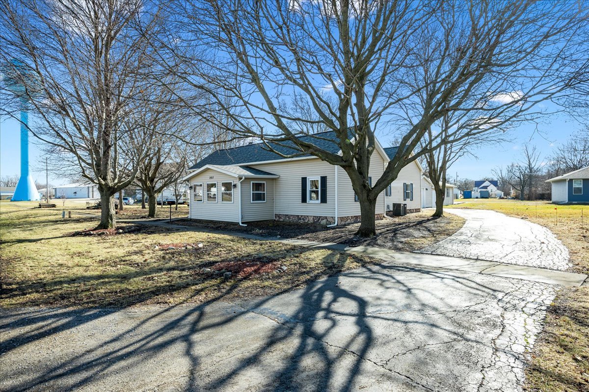 207 W State Street Property Photo