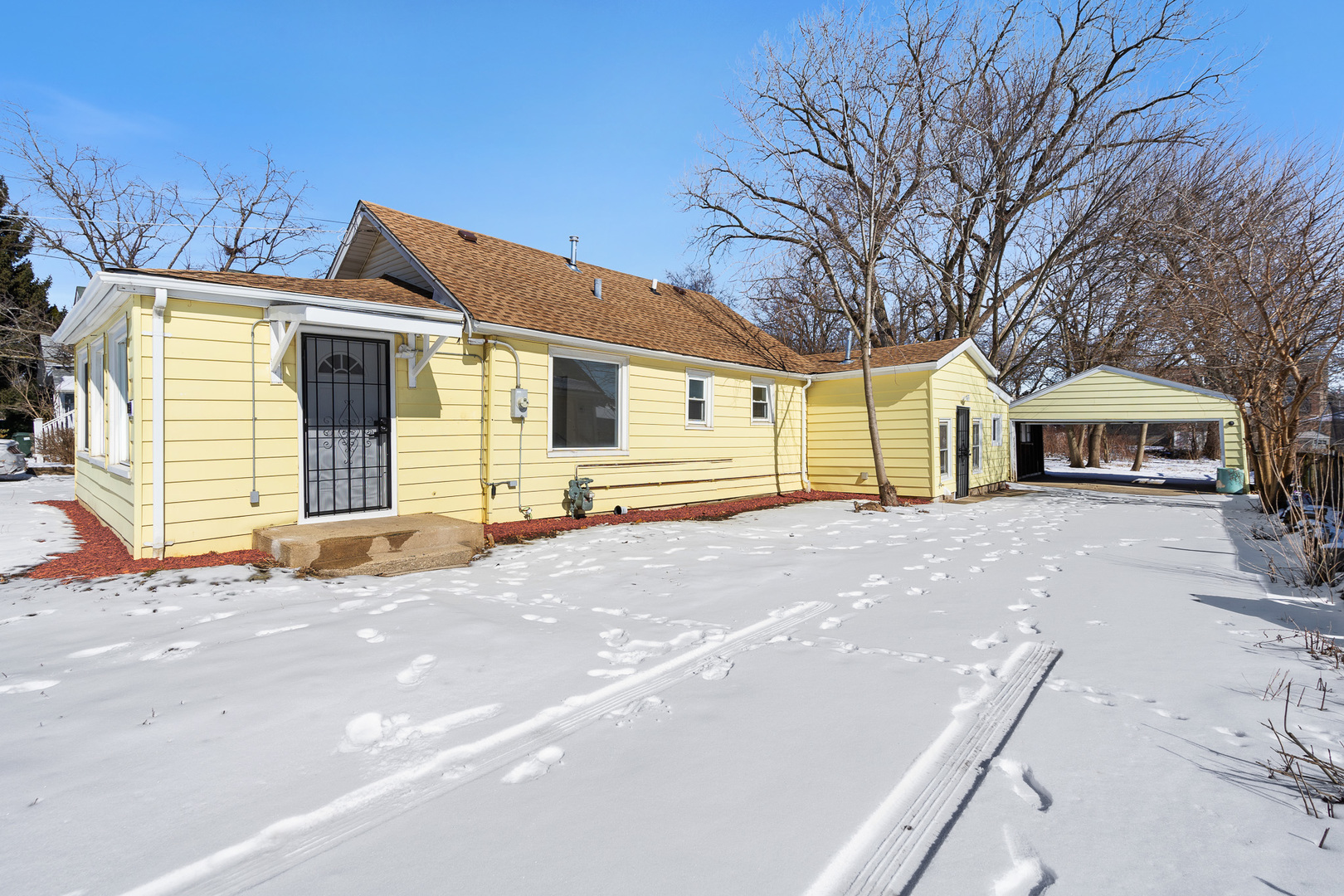 15527 Lamon Avenue Property Photo
