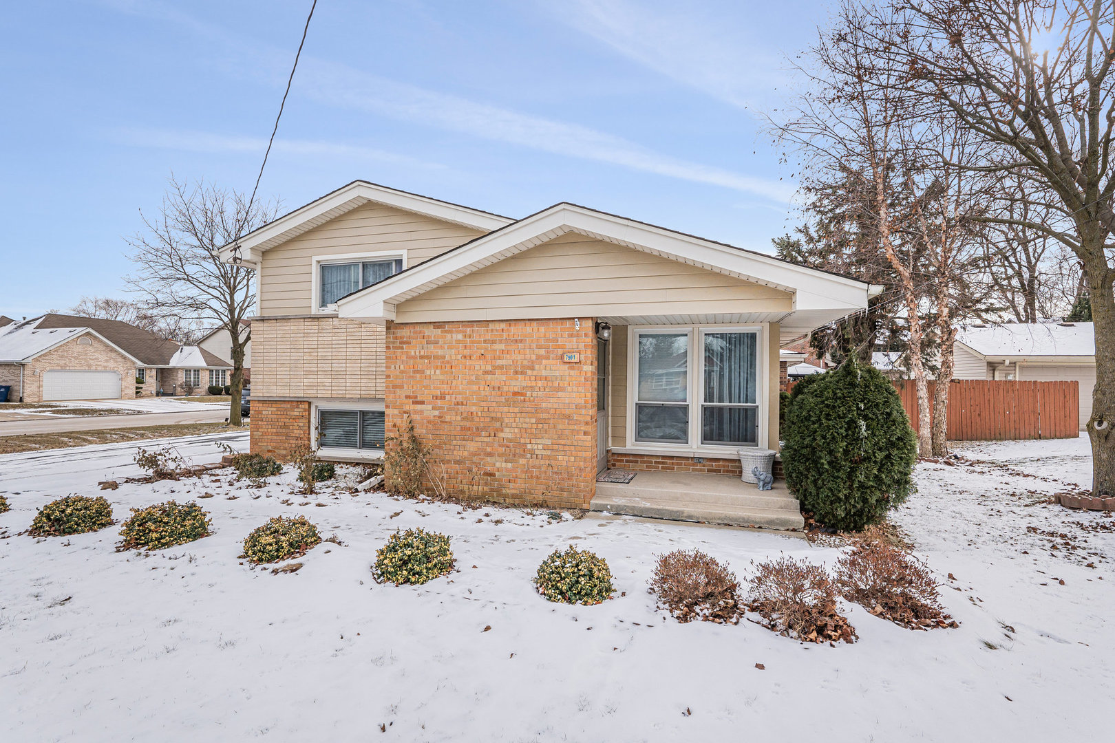 7901 W 93rd Street Property Photo