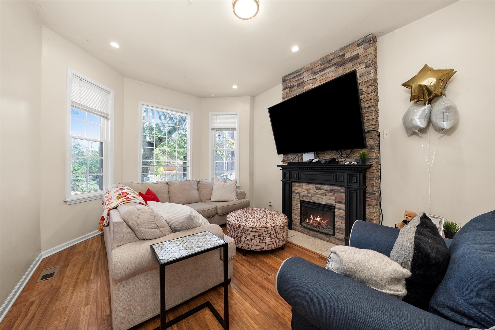 1812 S Hamlin Avenue Property Photo 3