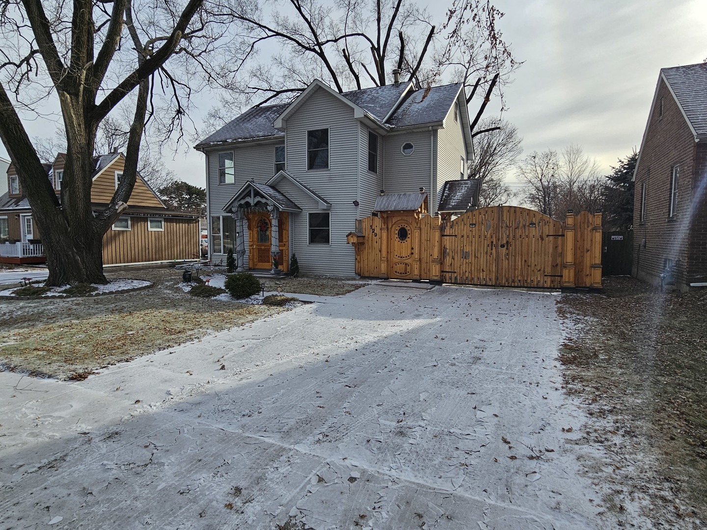 129 E Victoria Drive Property Photo