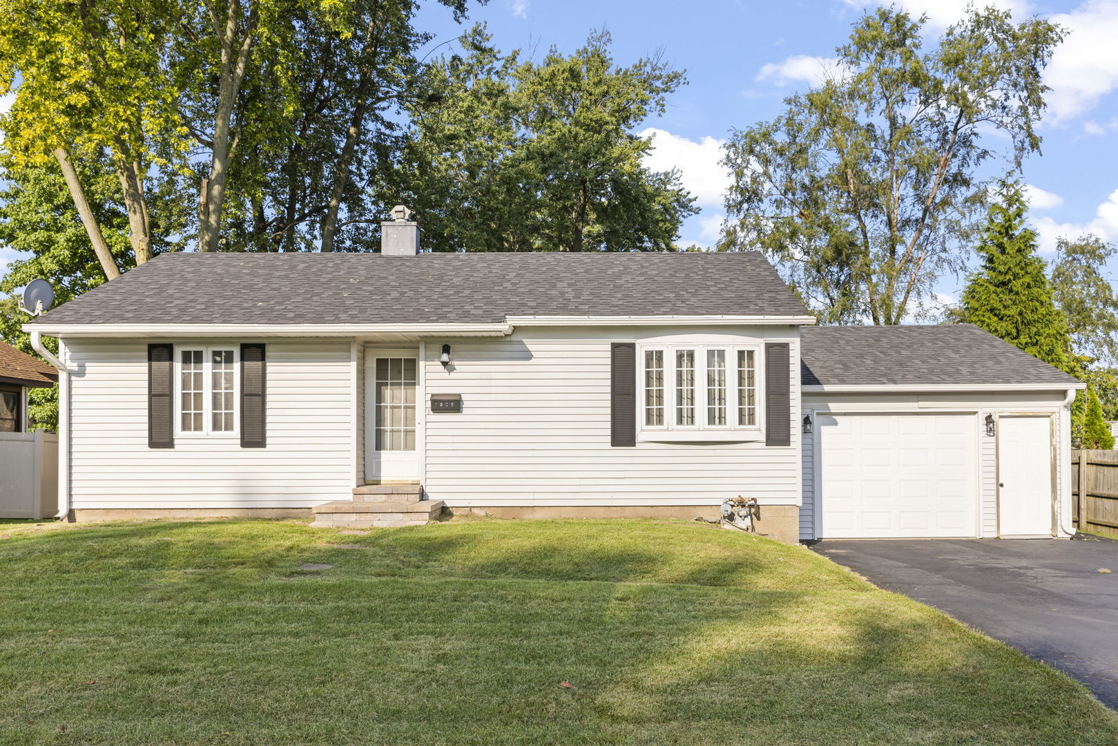 1906 Burry Circle Drive Property Photo