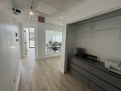 325 N Desplaines Street Property Photo 4