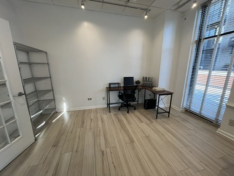 325 N Desplaines Street Property Photo 6