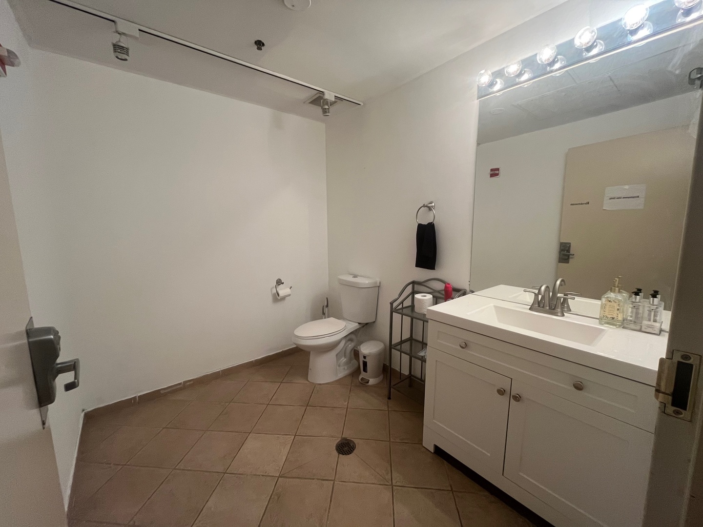 325 N Desplaines Street Property Photo 10
