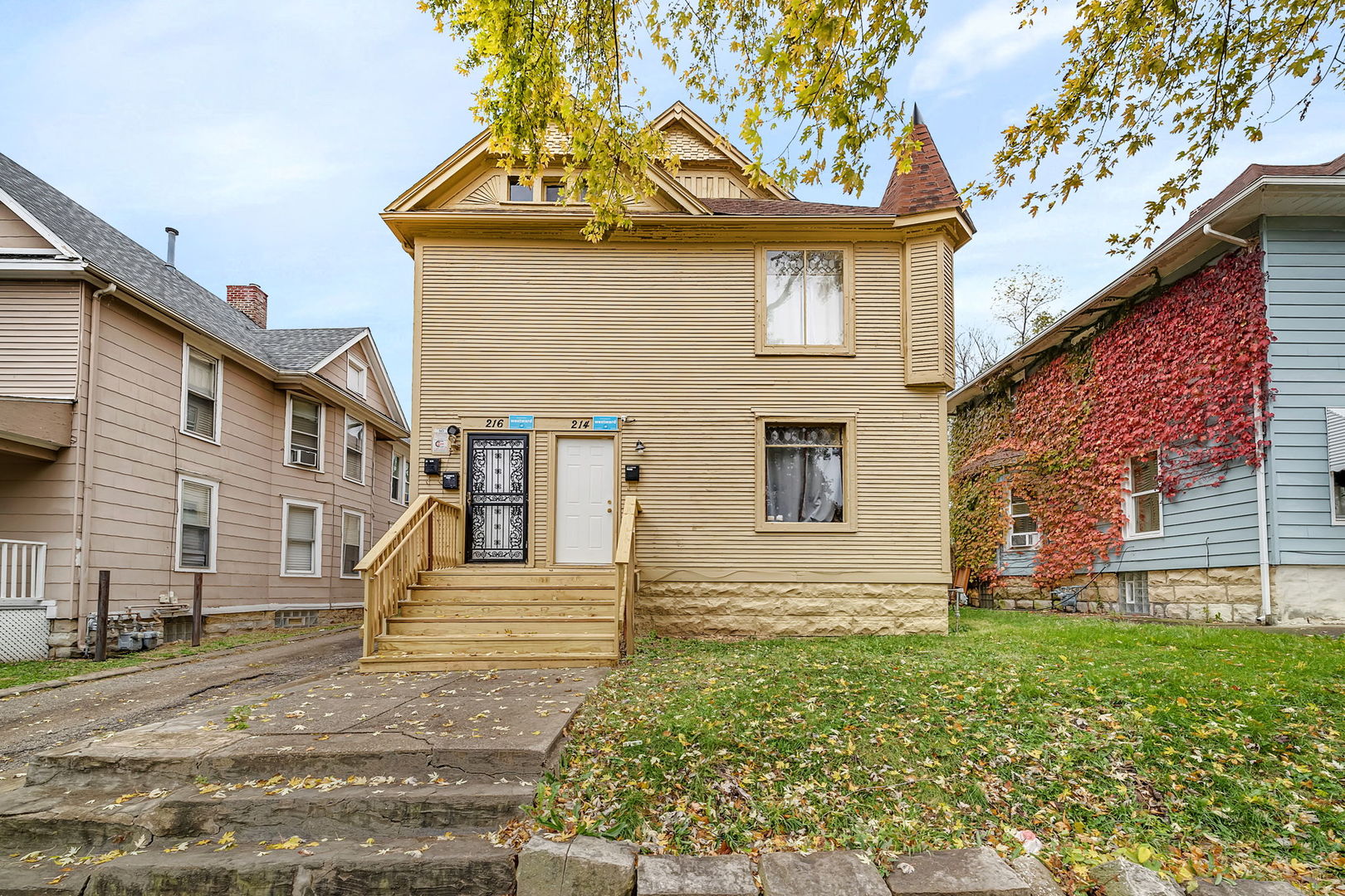 214-216 N Hickory Street Property Photo