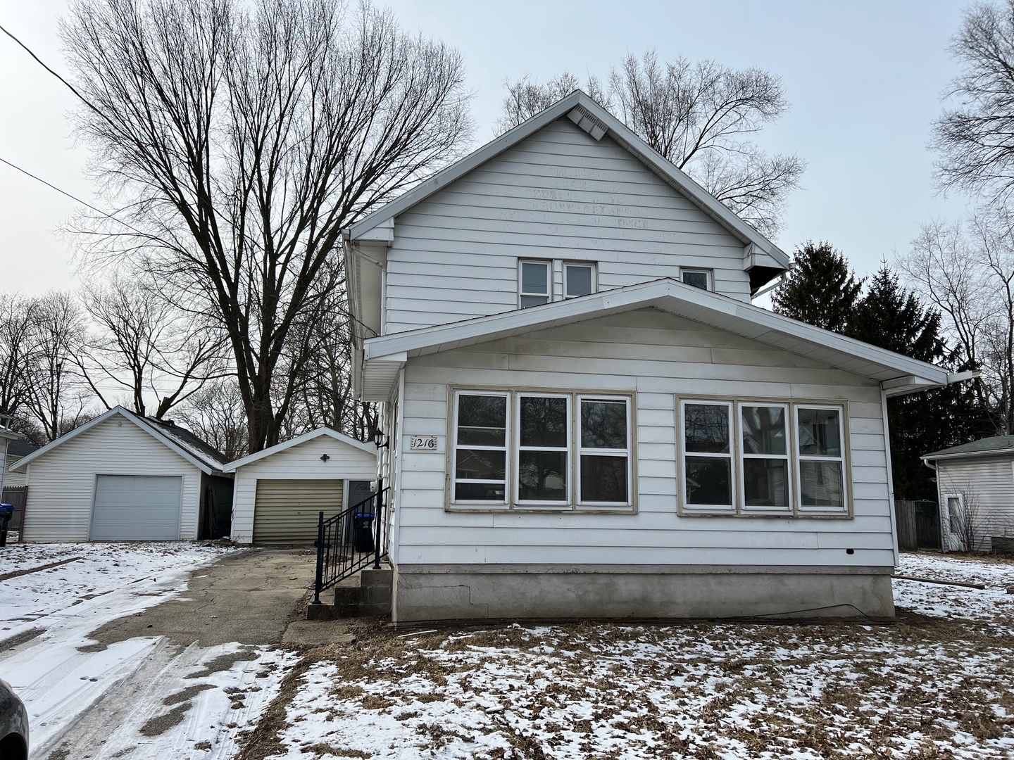 1216 N Roosevelt Avenue Property Photo 1