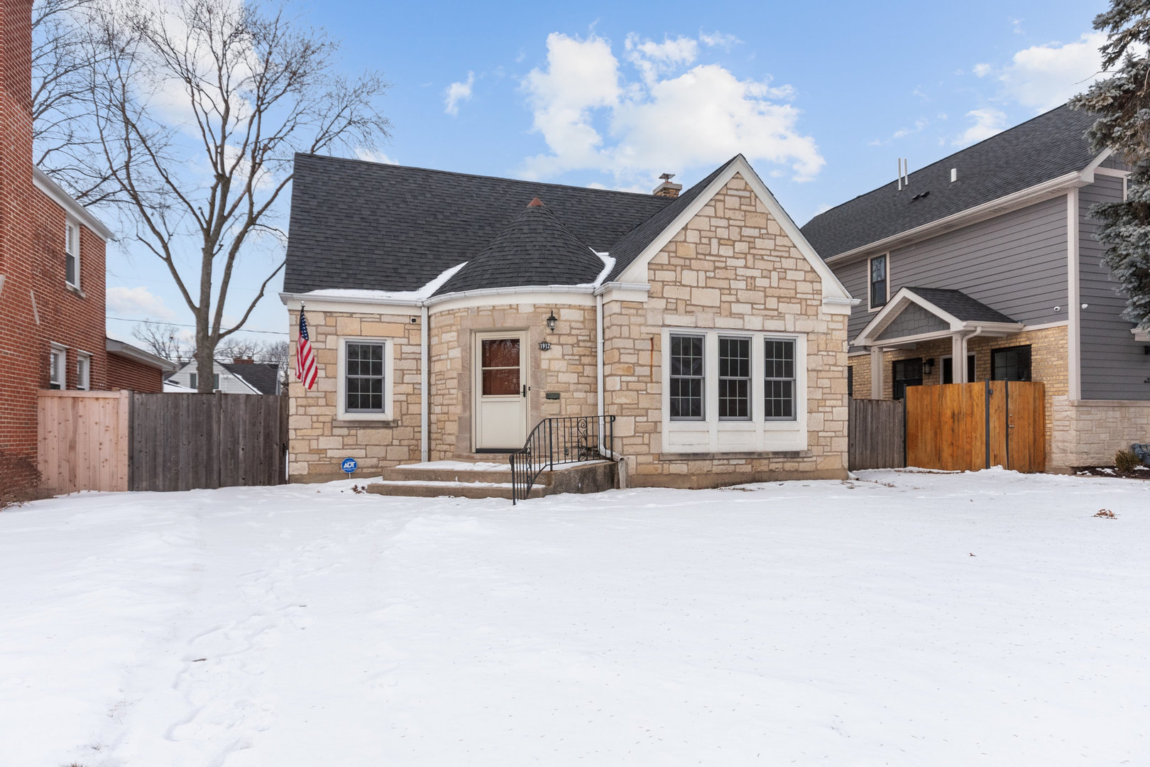 1912 N 76th Court Property Photo