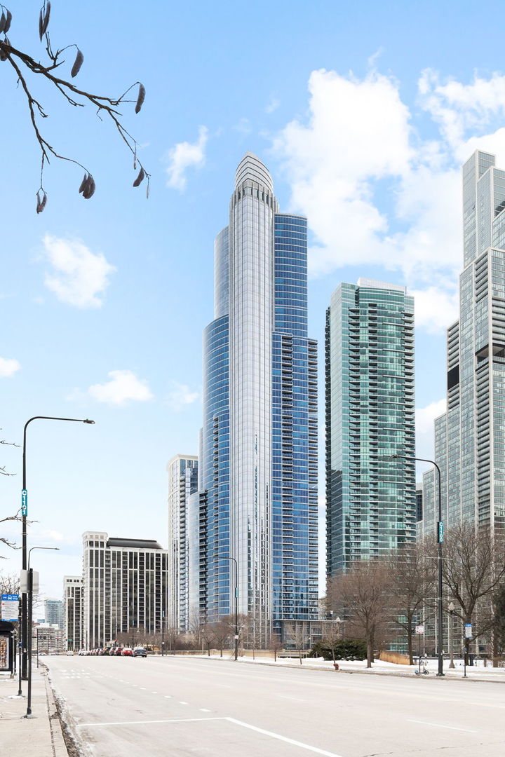 1211 S Prairie Ave Property Photo