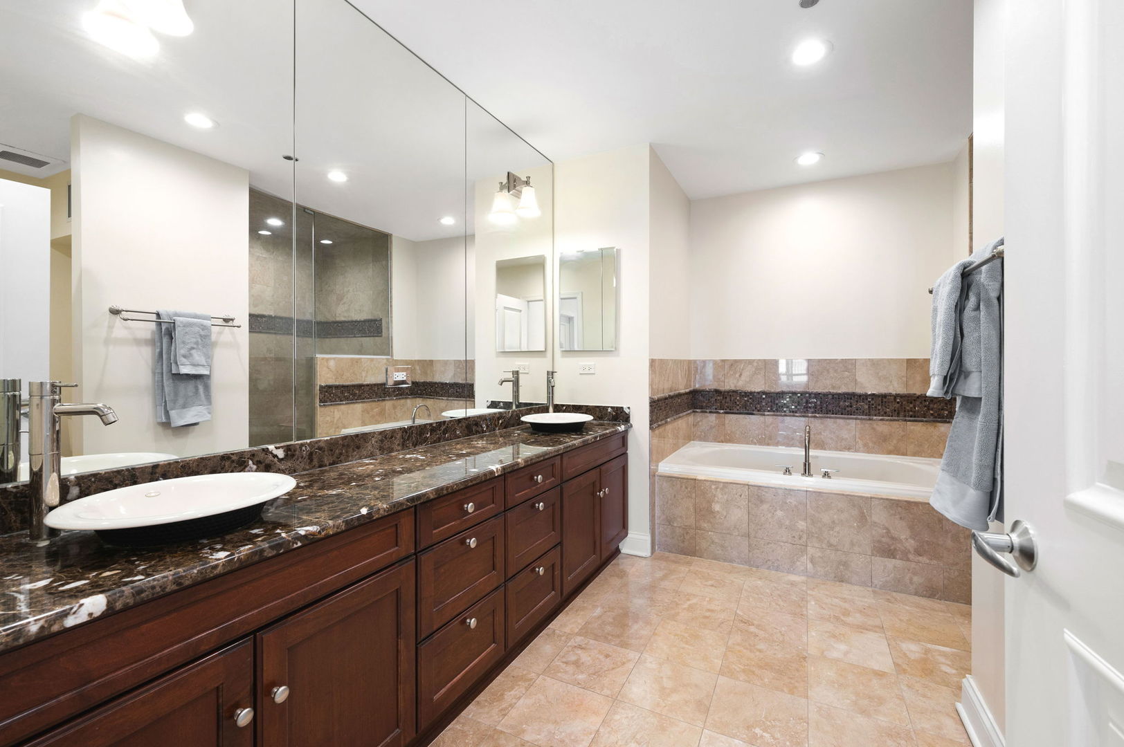 1211 S Prairie Avenue 6201 Property Photo 12